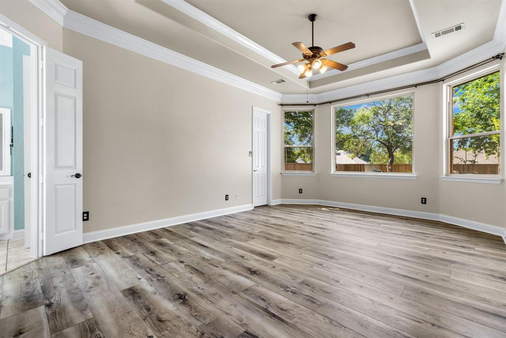 2405 Highgate Drive Property Photo 10