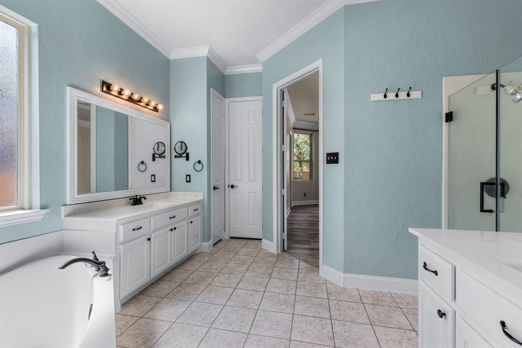 2405 Highgate Drive Property Photo 16