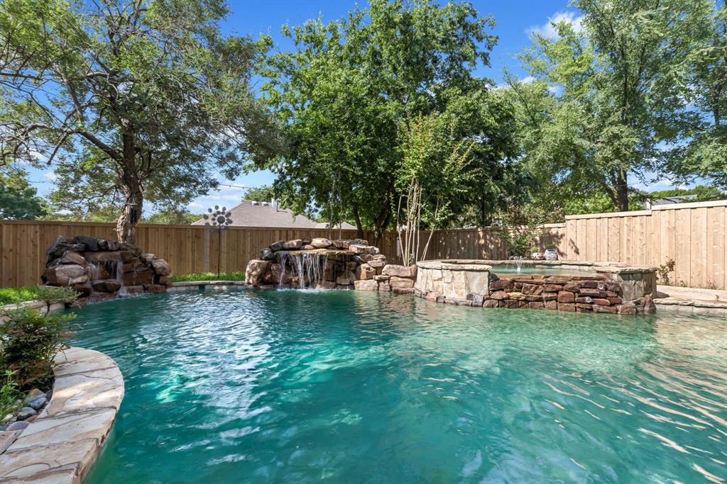 2405 Highgate Drive Property Photo 29