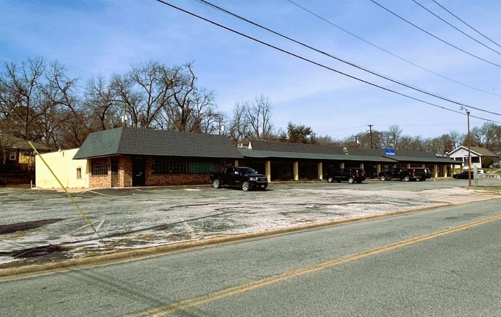 114-134 S Woods Street Property Photo 4