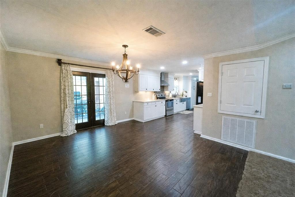 1083 Holmes Drive Property Photo 4