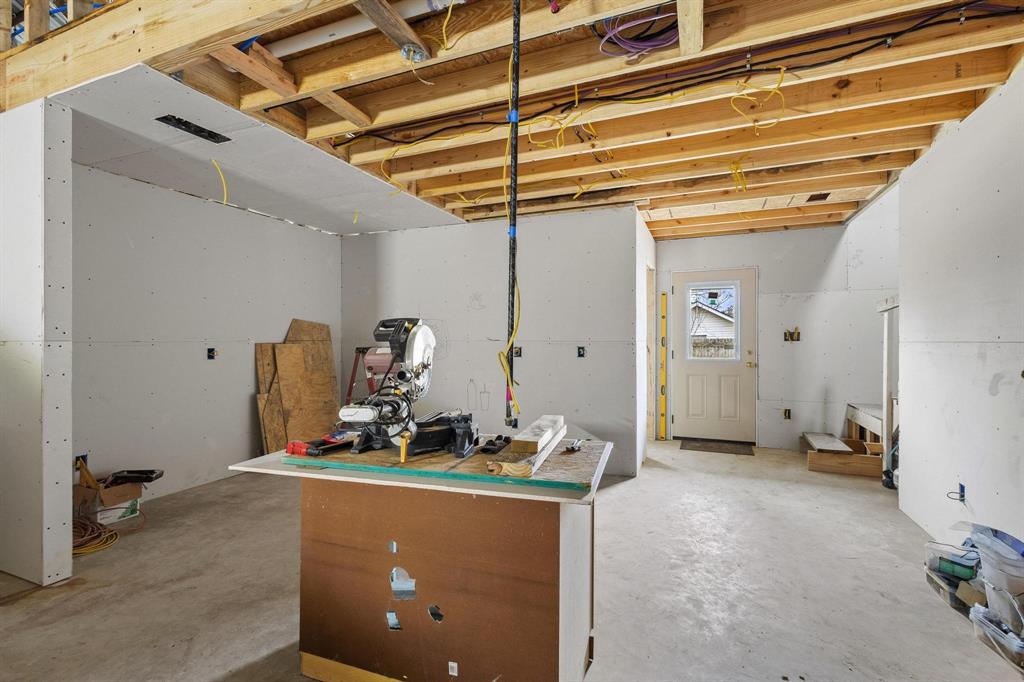 204 S Main Street Property Photo 7