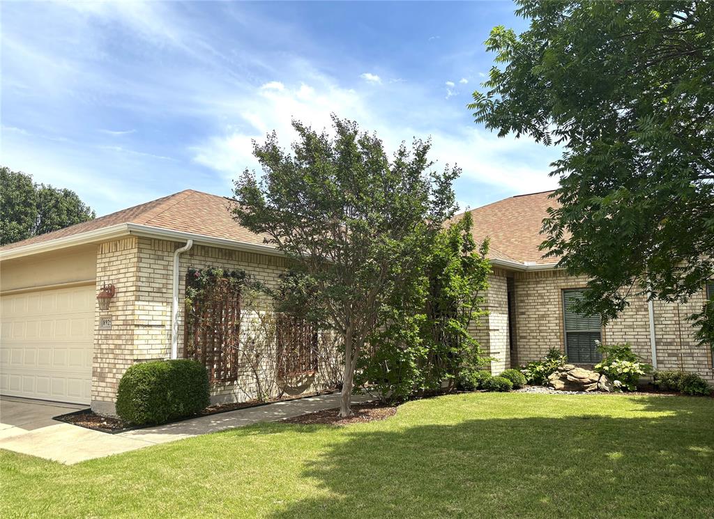 8925 Crestview Drive Property Photo 3