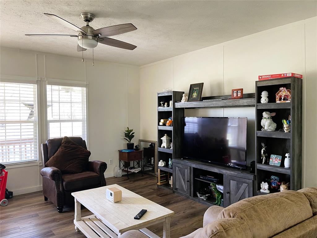 423 State Highway 75 Property Photo 33