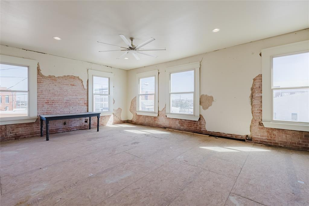 200 W 8th Street Property Photo 19