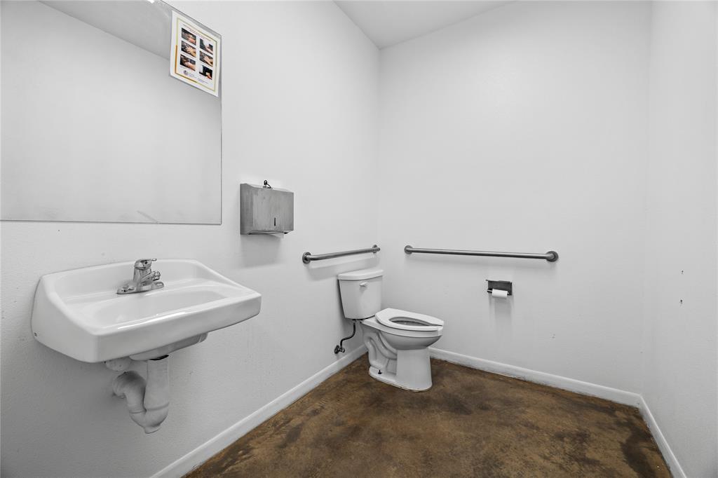 207 N Henderso Boulevard Property Photo 15