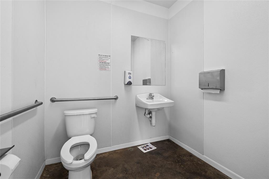 207 N Henderso Boulevard Property Photo 17