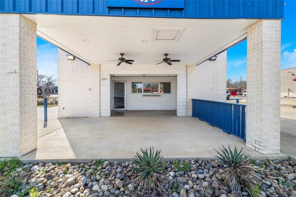 207 N Henderso Boulevard Property Photo 20