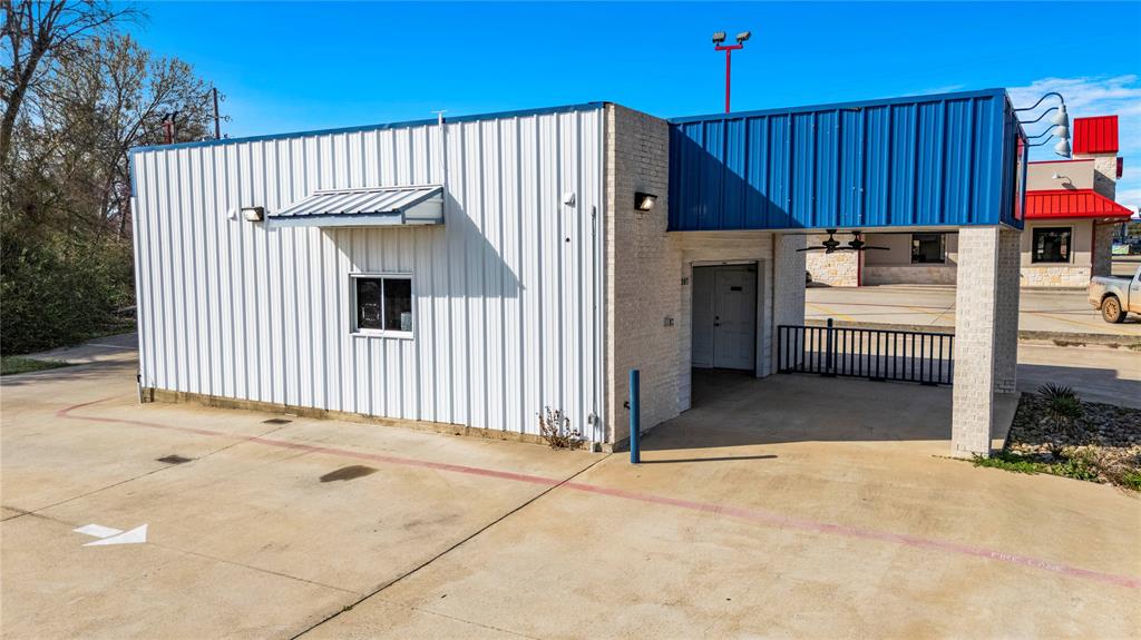 207 N Henderso Boulevard Property Photo 25
