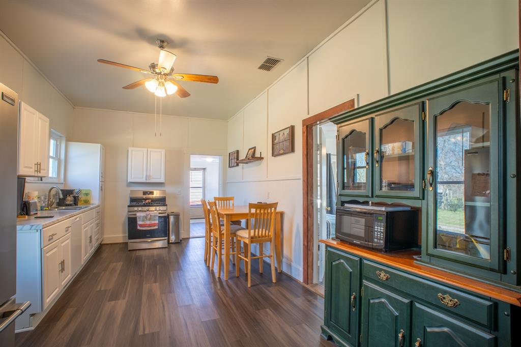 108 S Avenue C Property Photo 8