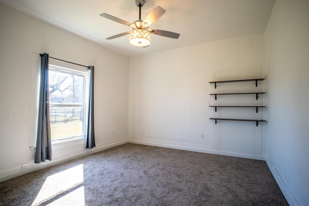 108 S Avenue C Property Photo 11