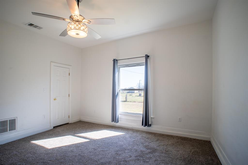 108 S Avenue C Property Photo 12