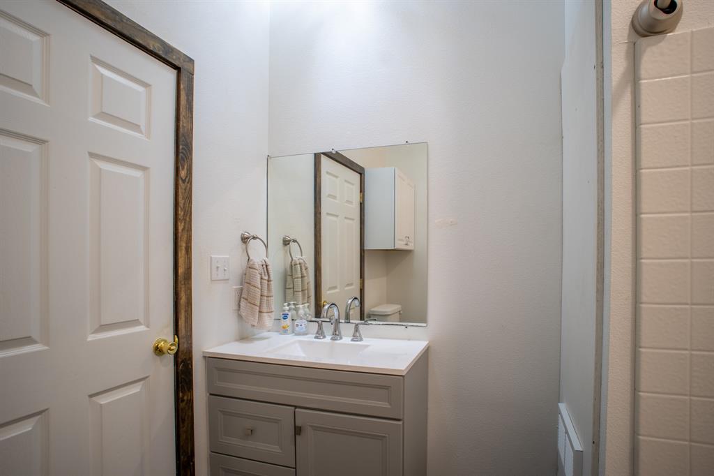 108 S Avenue C Property Photo 13