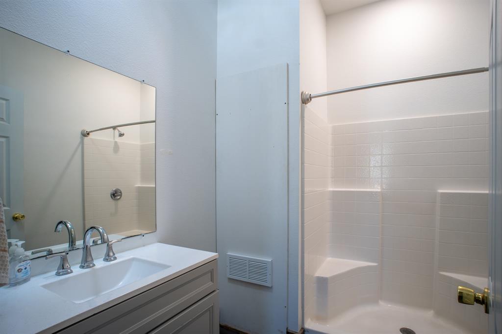 108 S Avenue C Property Photo 14