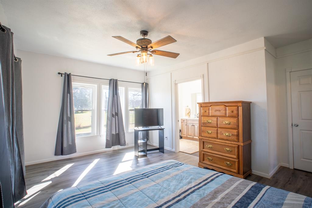 108 S Avenue C Property Photo 17