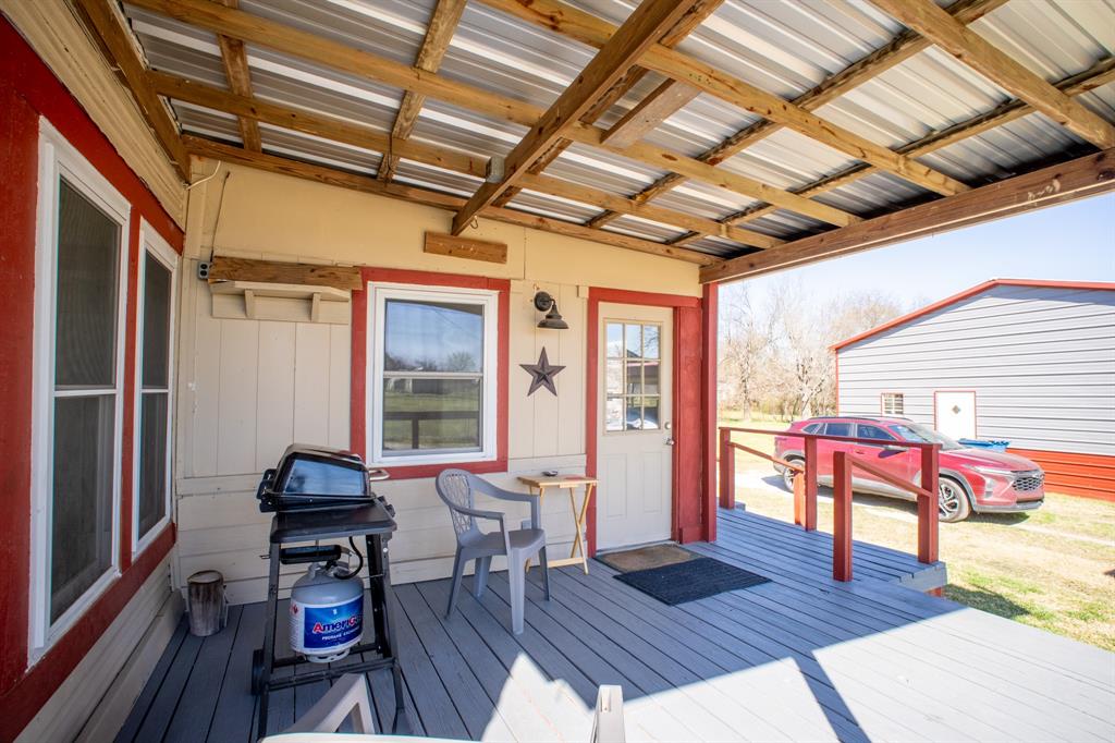 108 S Avenue C Property Photo 22