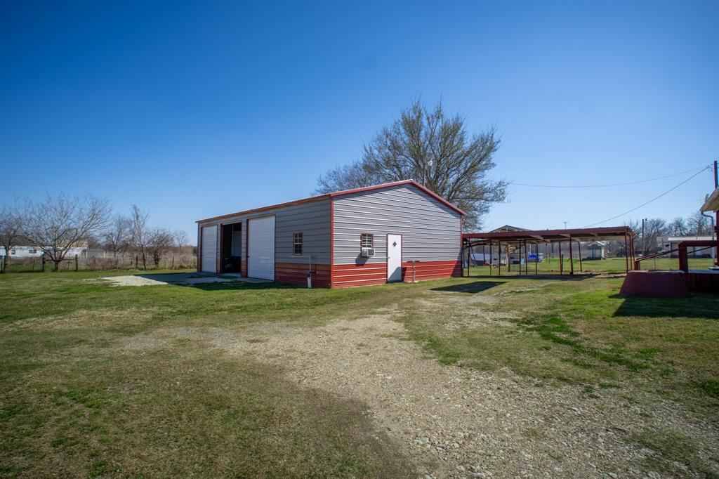 108 S Avenue C Property Photo 26