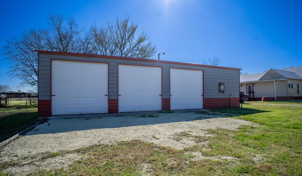 108 S Avenue C Property Photo 27