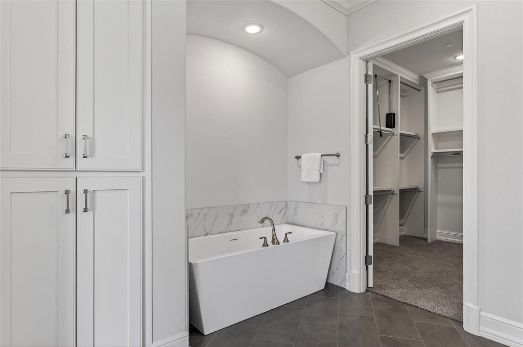 658 Louise Drive Property Photo 23