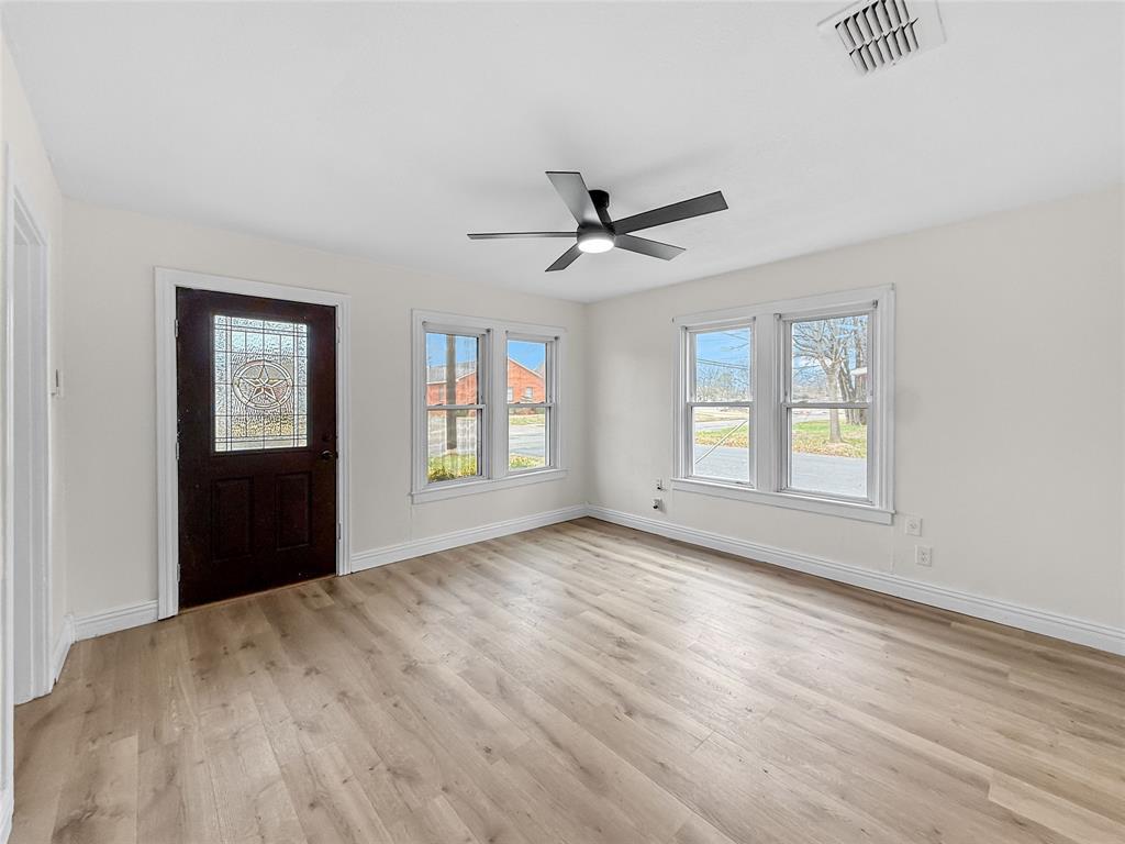 304 Texas Street Property Photo 8