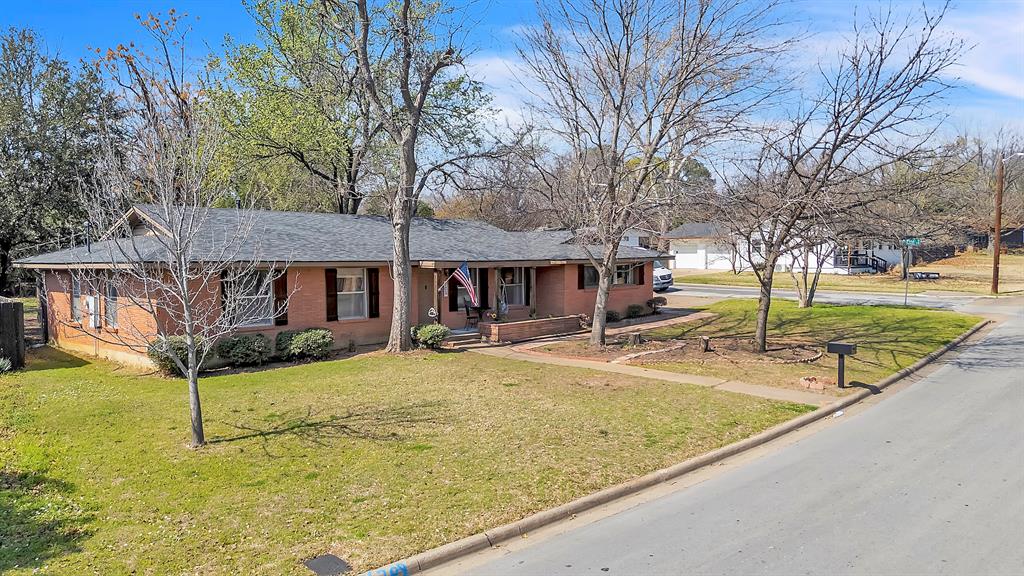 709 Hurstview Drive Property Photo 1