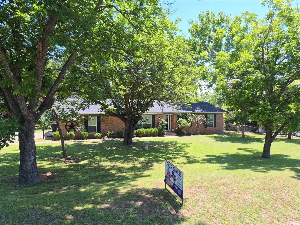 208 Yucca Drive Property Photo 3