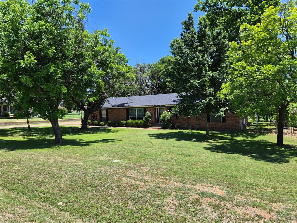208 Yucca Drive Property Photo 4
