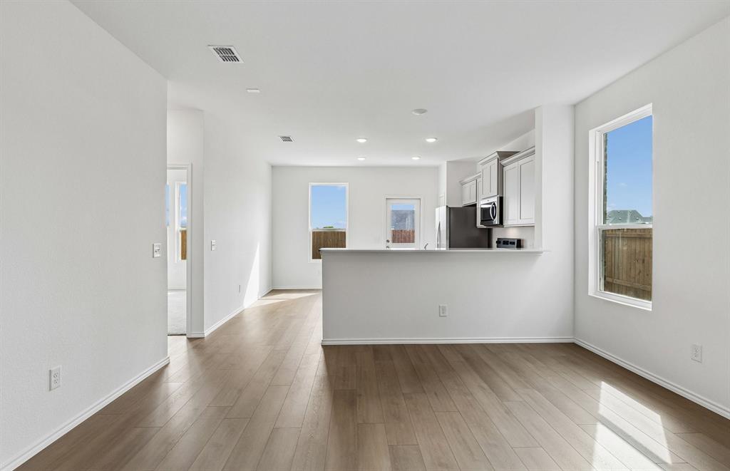 1127 Loch Way Property Photo 6