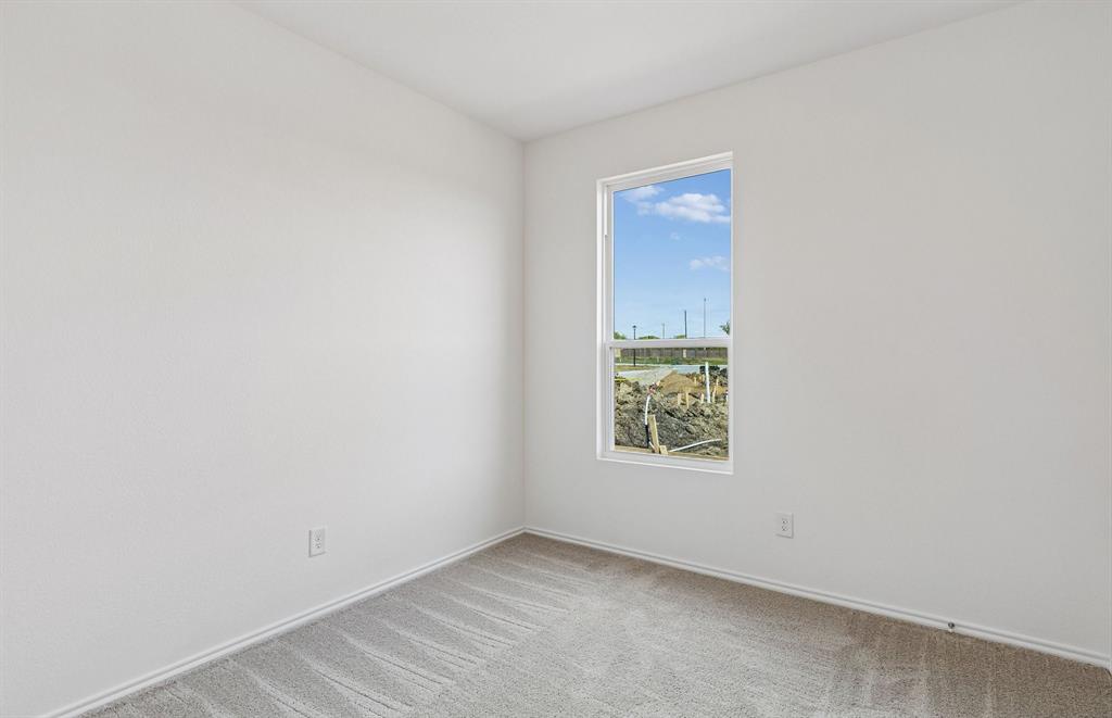 1127 Loch Way Property Photo 12