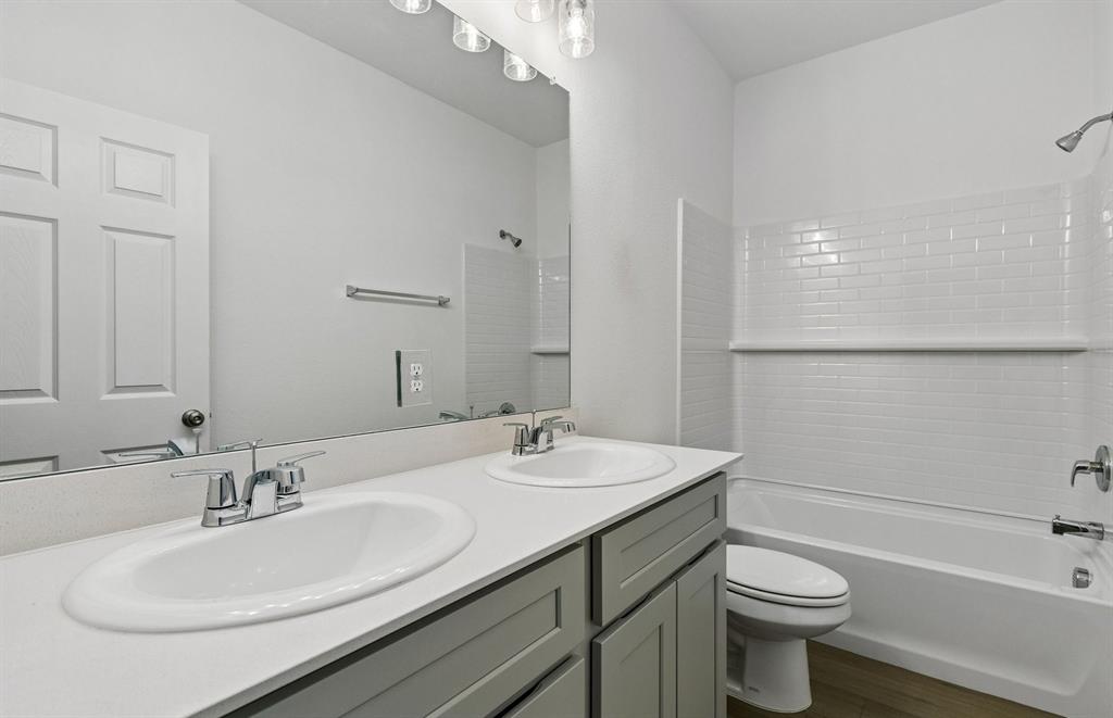 1127 Loch Way Property Photo 13