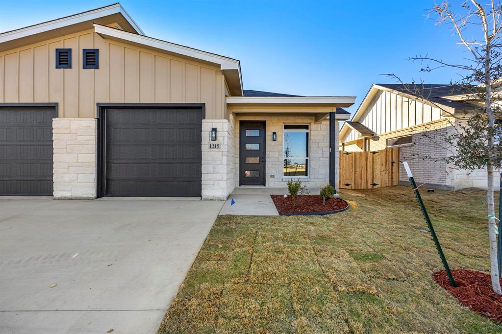 1315 Lone Pine Way Property Photo 1