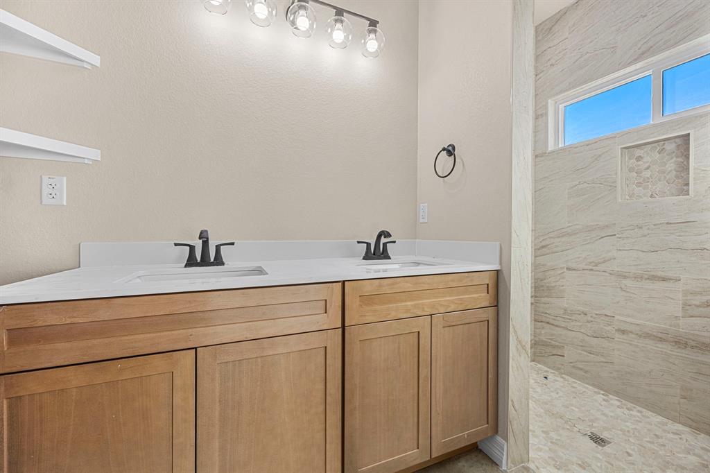 1315 Lone Pine Way Property Photo 8