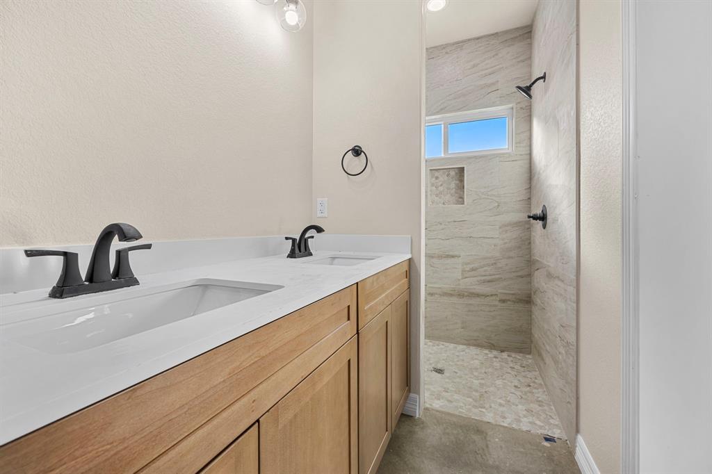 1315 Lone Pine Way Property Photo 9