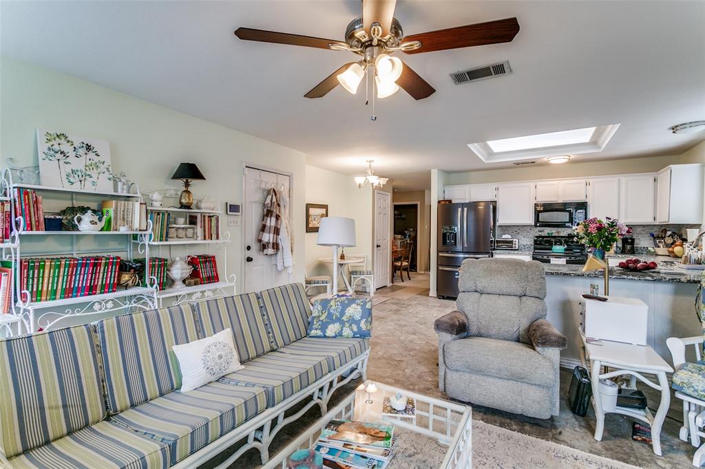1051 Summit Park Property Photo 8
