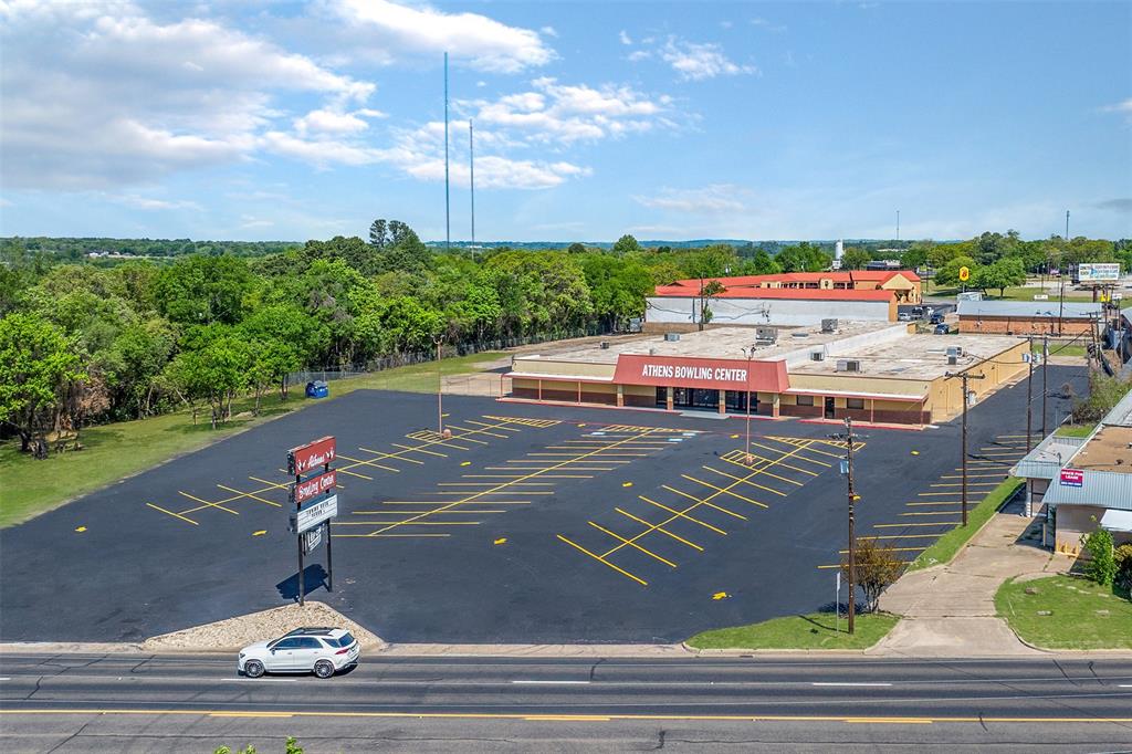 900 W Corsicana Street Property Photo 1
