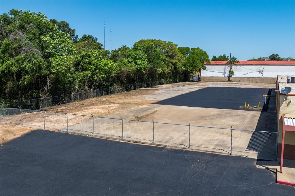 900 W Corsicana Street Property Photo 17