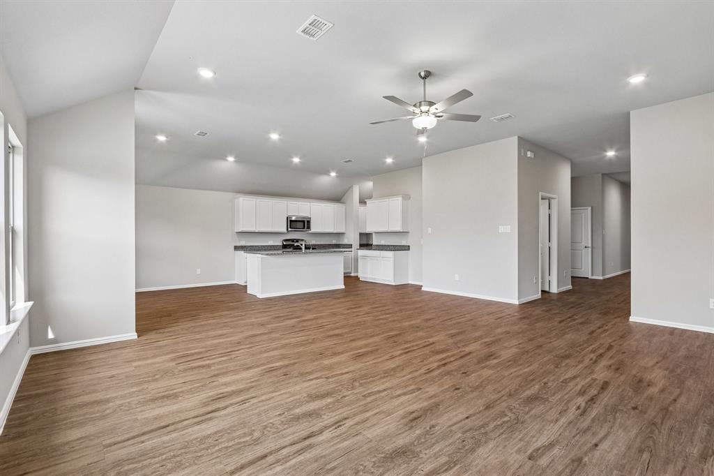 3300 Royal Forest Drive Property Photo 3