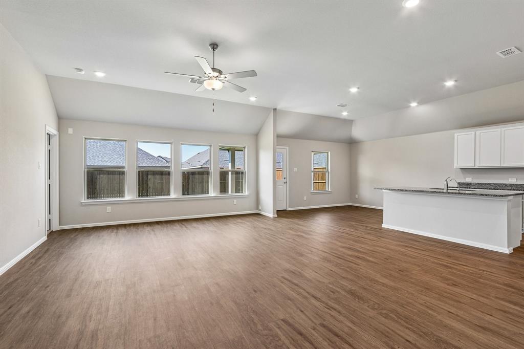 3300 Royal Forest Drive Property Photo 4
