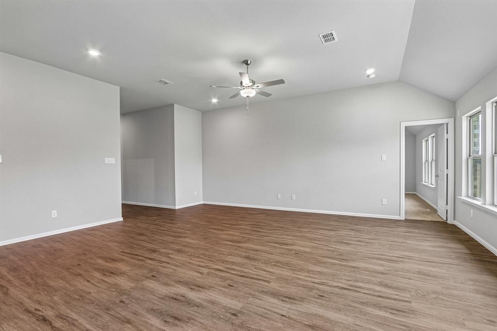 3300 Royal Forest Drive Property Photo 7