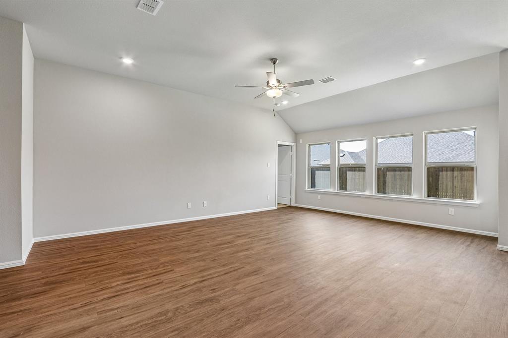 3300 Royal Forest Drive Property Photo 8