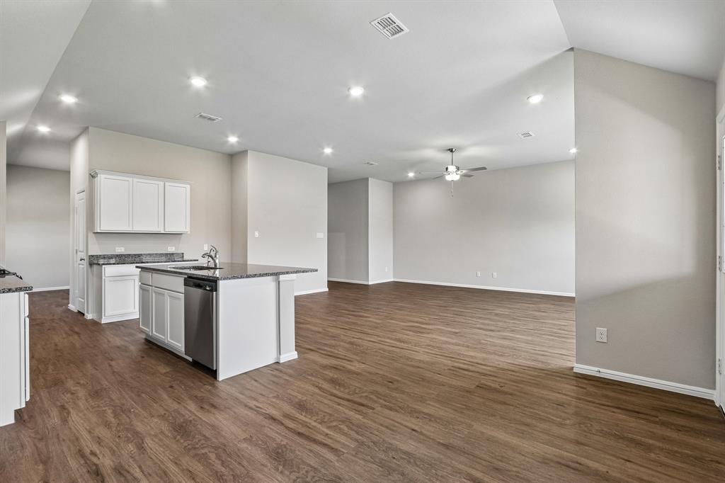 3300 Royal Forest Drive Property Photo 13