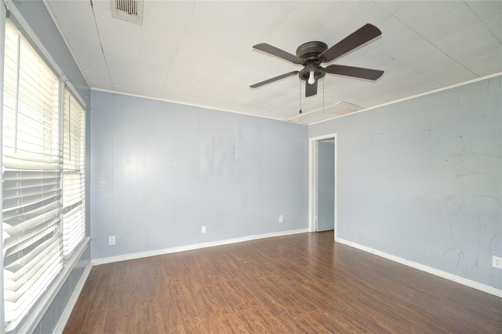 1429 S Elm Property Photo 2