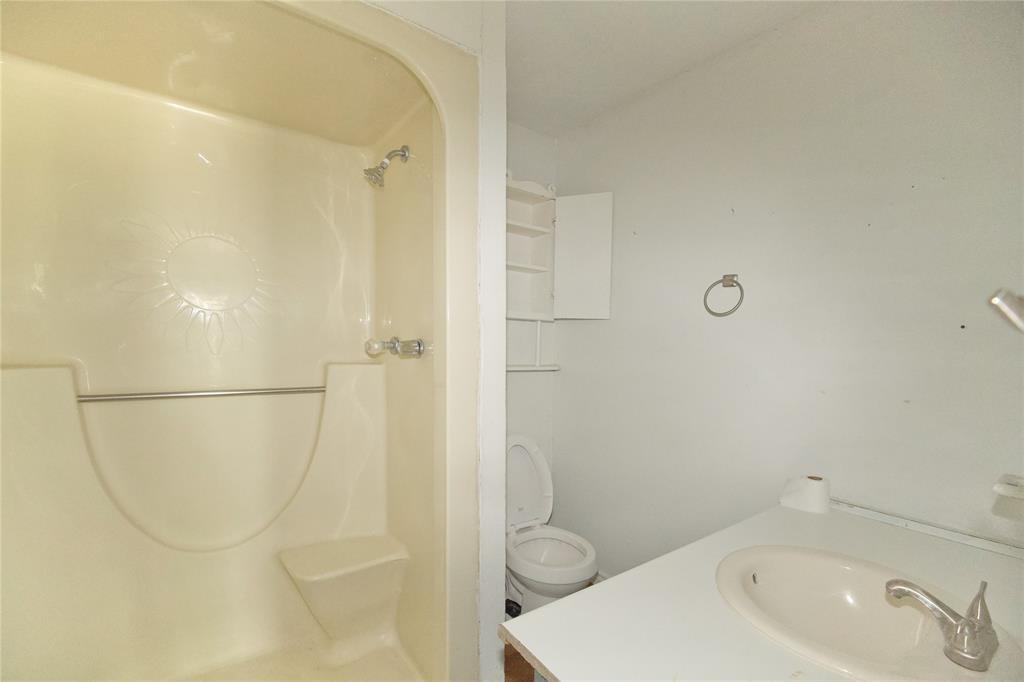 1429 S Elm Property Photo 3