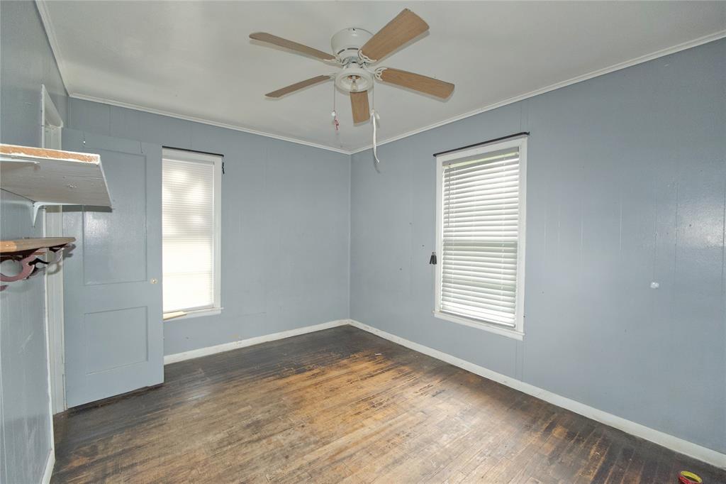1429 S Elm Property Photo 7