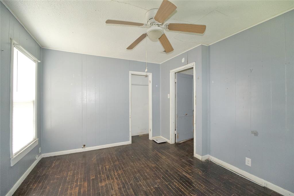 1429 S Elm Property Photo 8