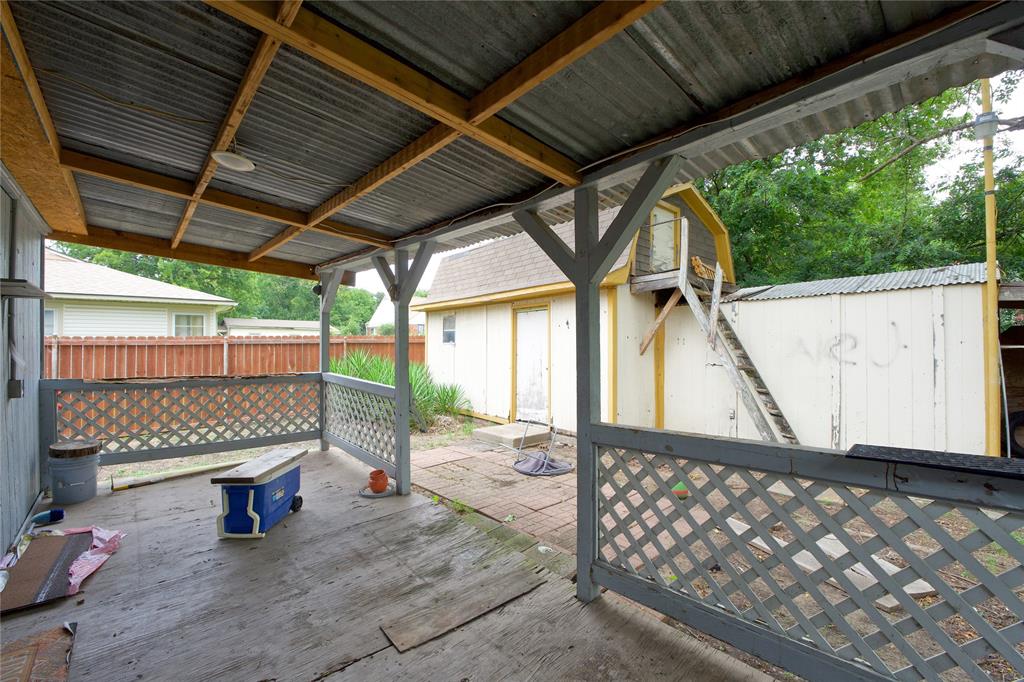 1429 S Elm Property Photo 10