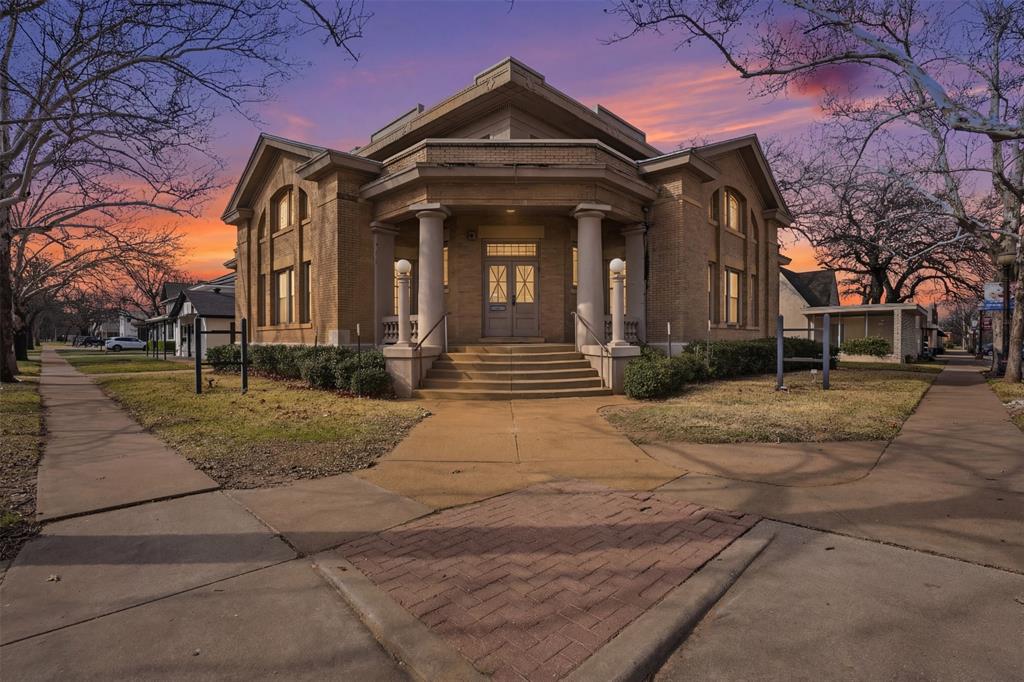 700 Elm Street