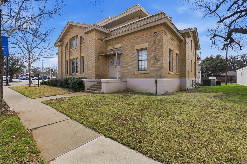 700 Elm Street Property Photo 2