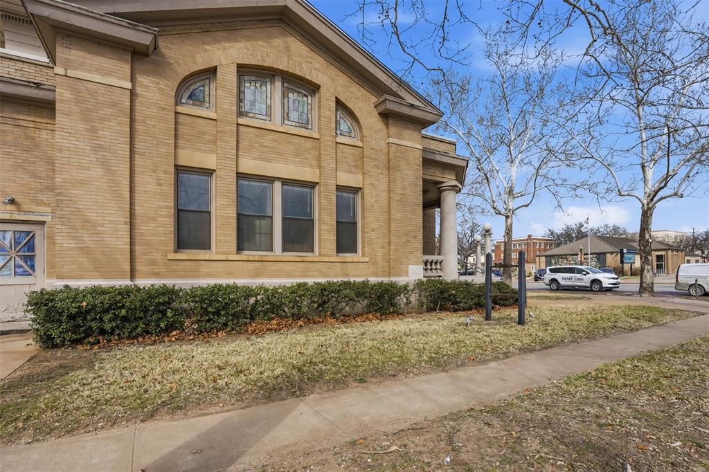 700 Elm Street Property Photo 3