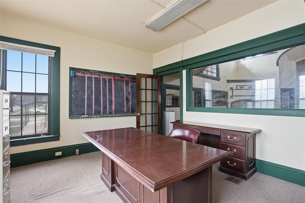 700 Elm Street Property Photo 13